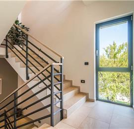 4 bedroom villa with pool near Pula, sleeps 8